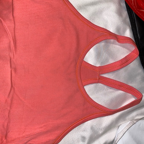 Lululemon Coral Seamless Tank. Size 8/10 - Picture 6 of 8